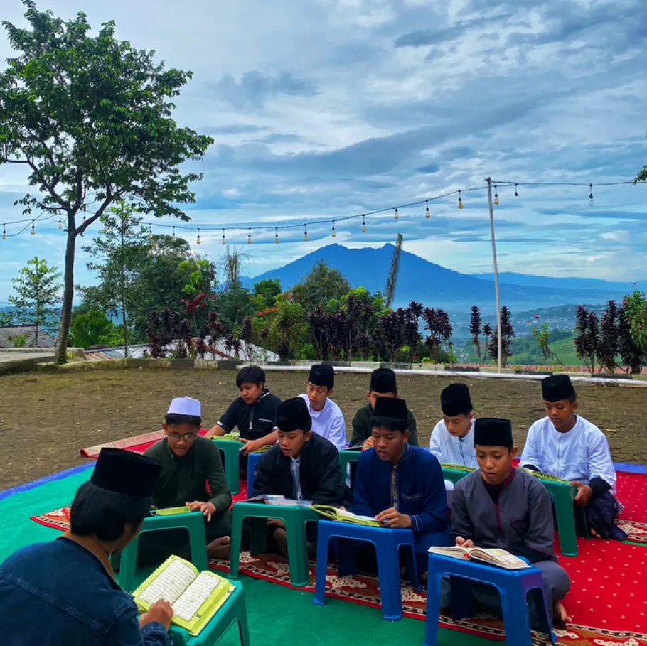 Halaqoh di Alam Terbuka: Ketika Menghafal Al-Qur'an Menjadi Lebih Bermakna