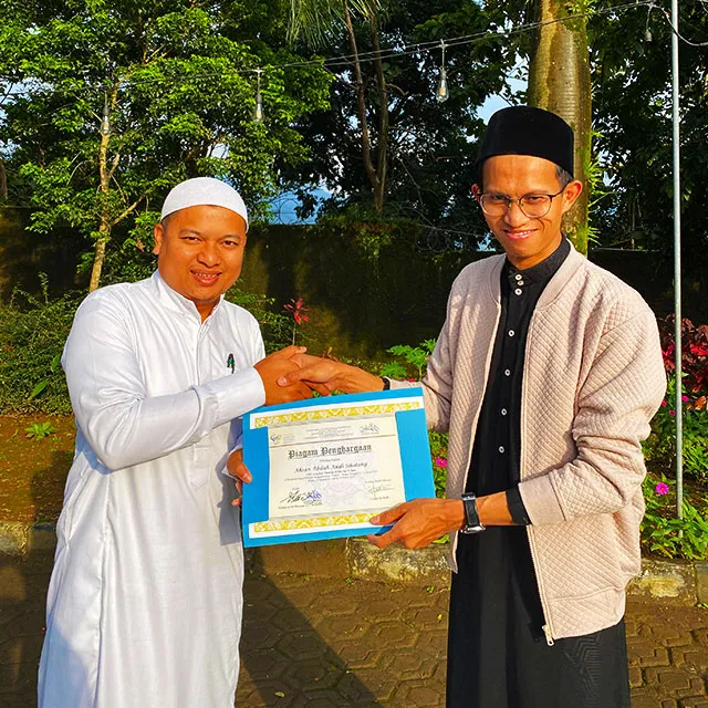 Bapak Ahsan di Pesantren Daarul Mutqin