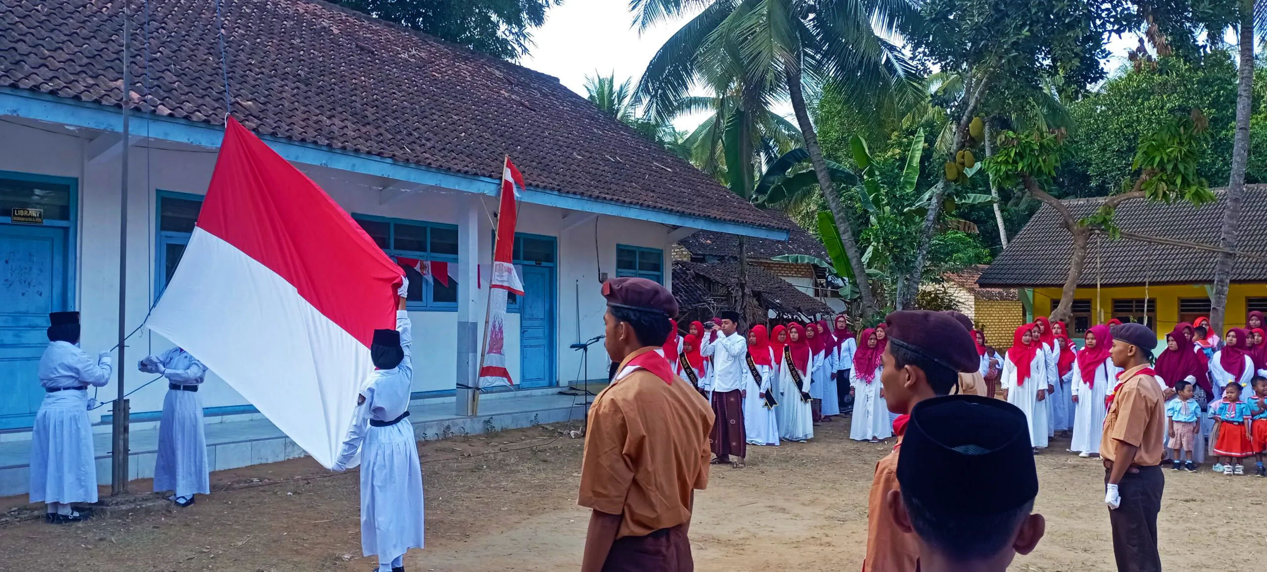 05 ilustrasi upacara bendera di pesantren al huda duniasantri co