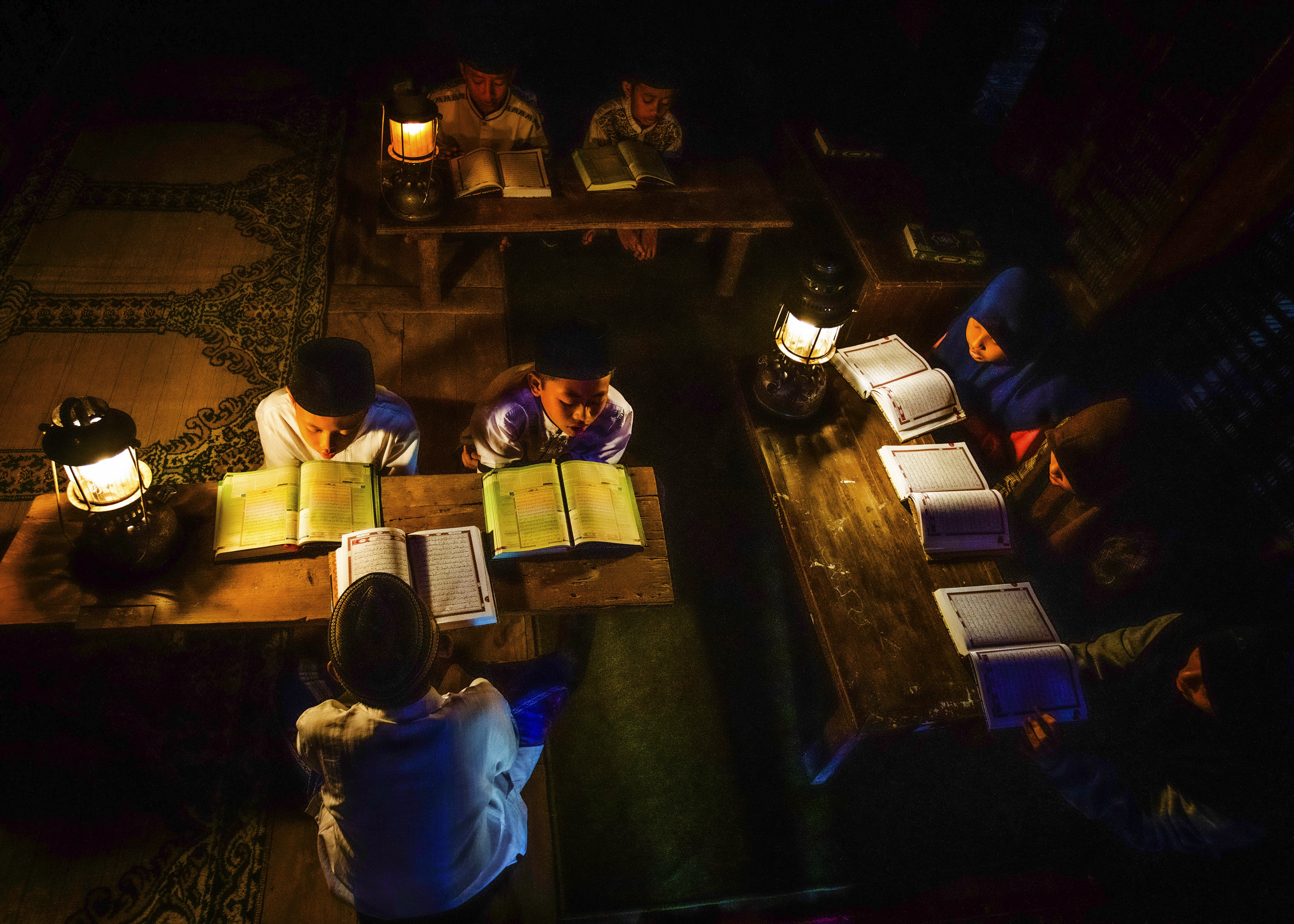 Kegiatan mengaji bersama di pesantren