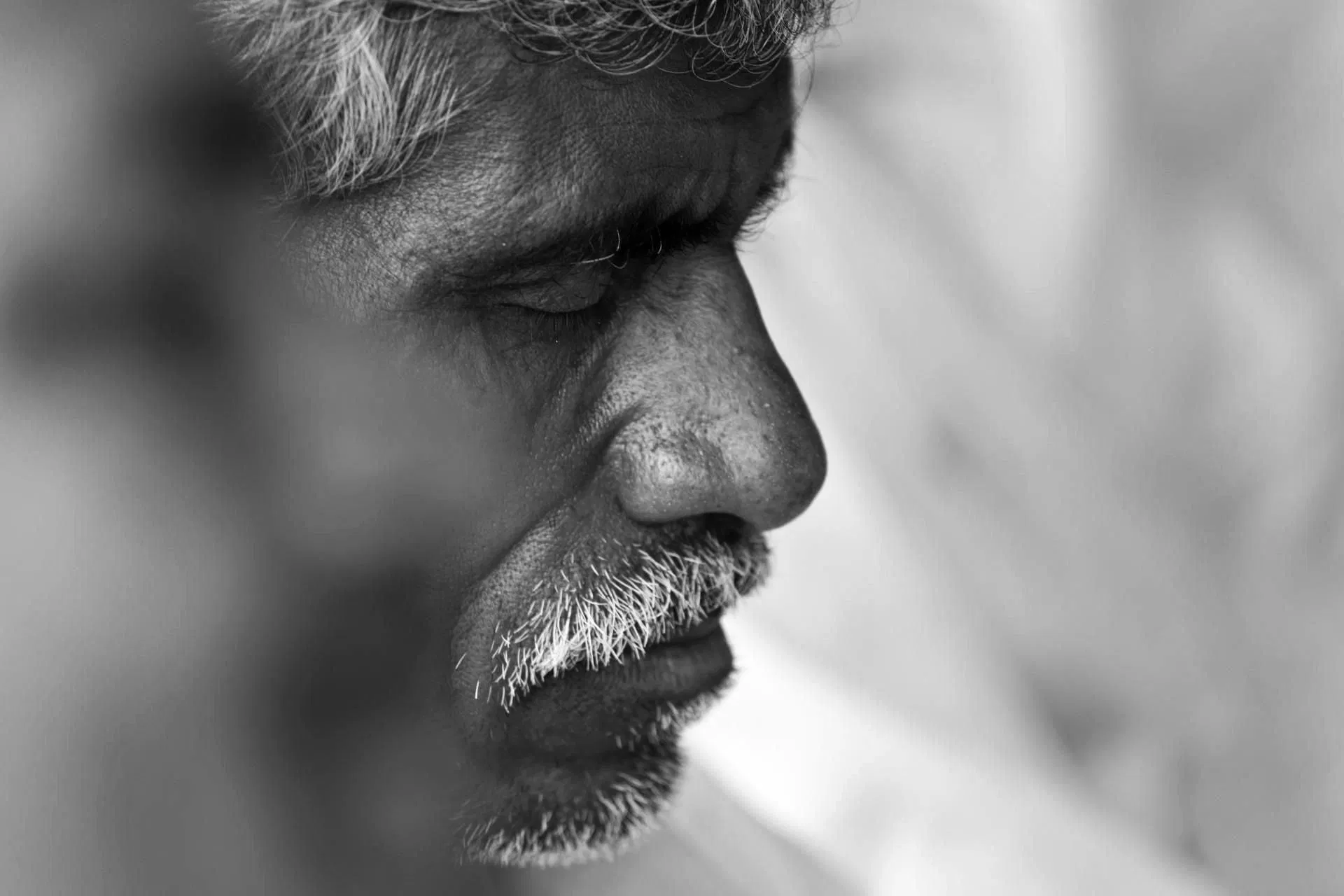 ilustrasi orang yang sedang mengkhayal