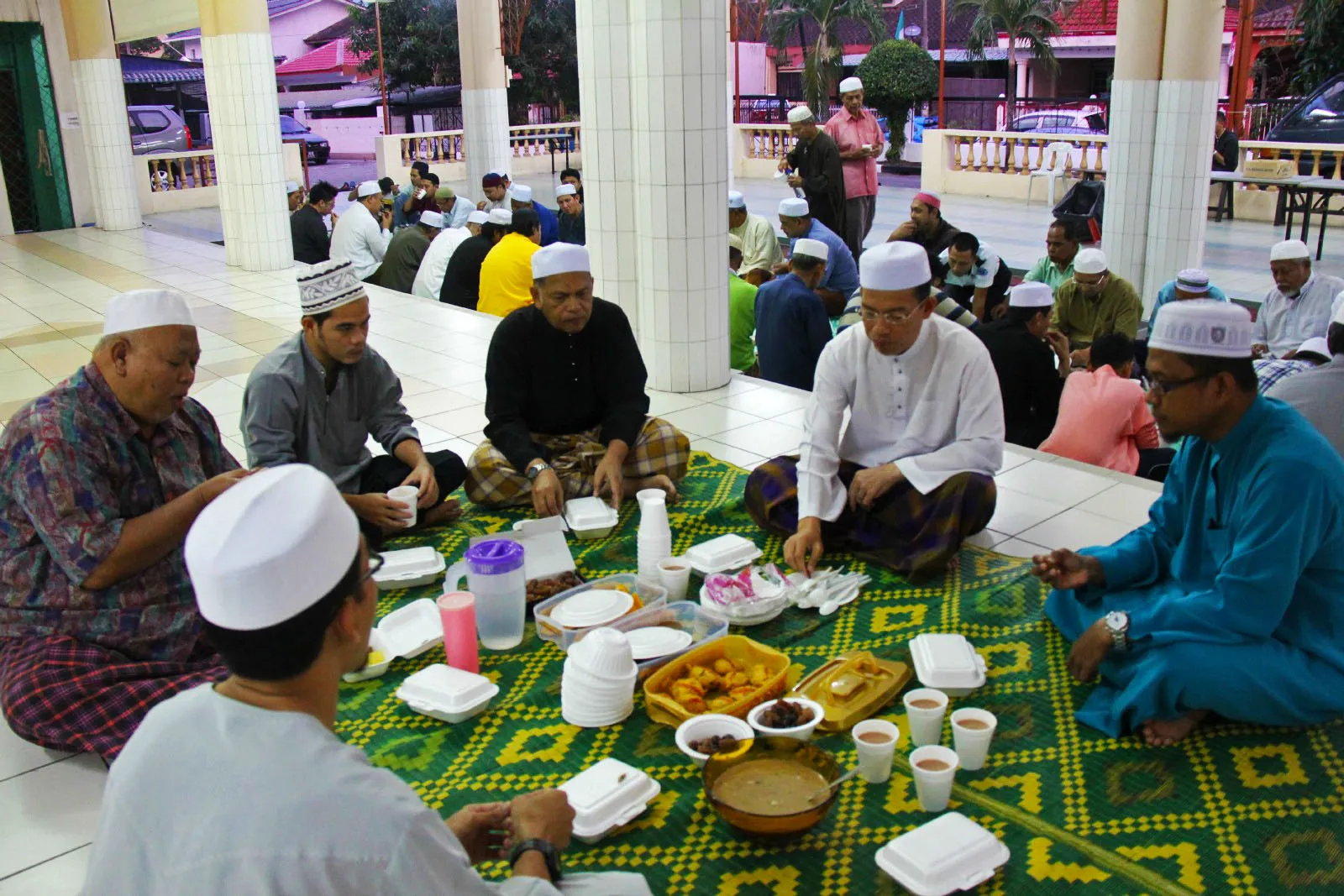berbuka puasa di masjid