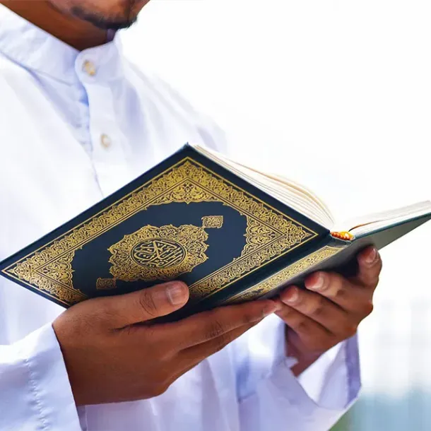 Ilustrasi Membaca Al Quran