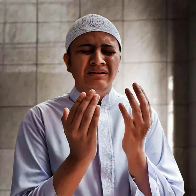 Ilustrasi Berdoa Sambil Menangis