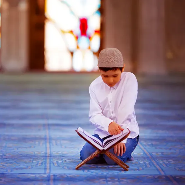 Ilustrasi Anak Membaca Quran