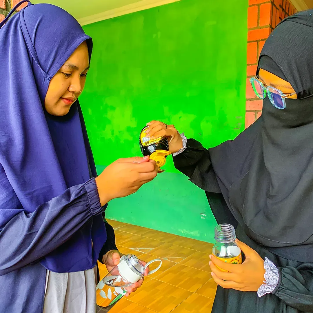 Pemberian MADU DAN HABATTUSAUDA Kepada Santri