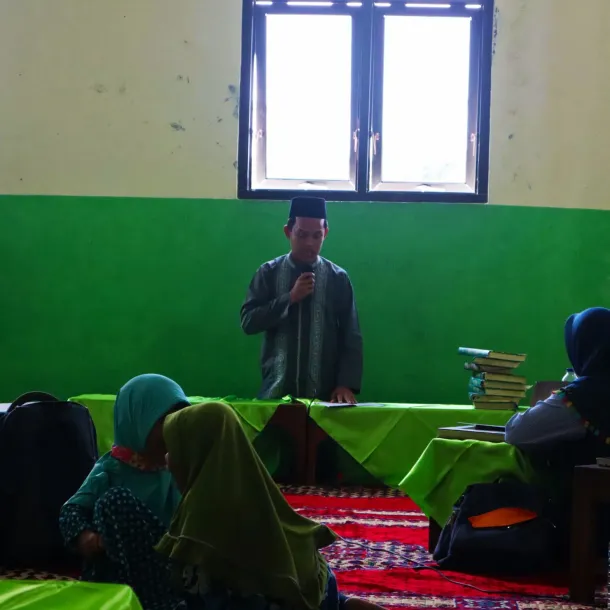 Ilustrasi Dakwah Mengajarkan Al Quran