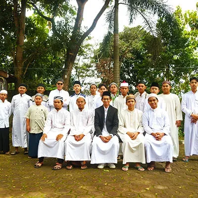 para santri putra dan ustadz